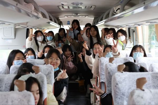 蹇难岂阻拏云路，砥砺尤坚壮志心——德才学校2023届2001班学生赴长沙参加艺考